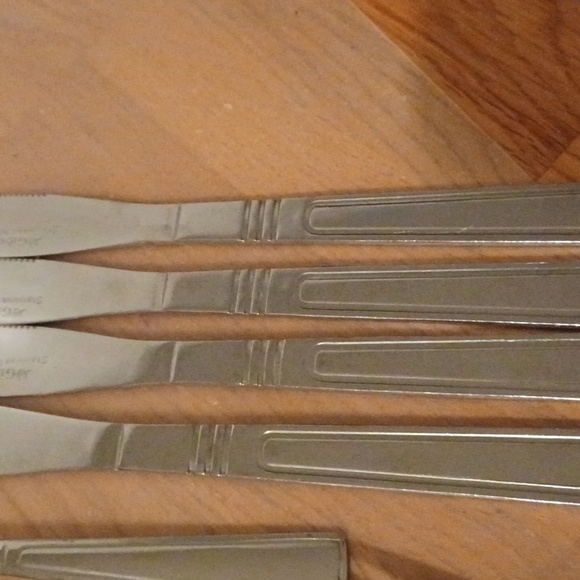 Gibson 14 pieces of flatware. Spoons, forks, butter knives. - Picture 4 of 7